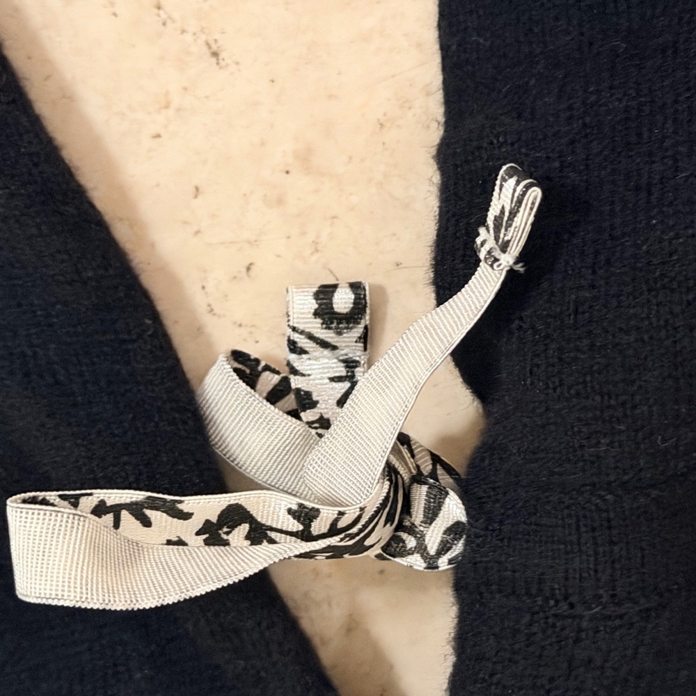 lululemon athletica Midnight V-Neck Sweater - Vintage Cashmere - Picture 8 of 11